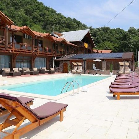Pensiunea Deian-Clisura Dunarii Moldova Noua Exteriér fotografie