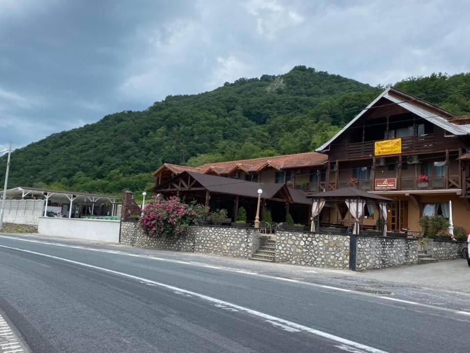 Pensiunea Deian-Clisura Dunarii Moldova Noua Exteriér fotografie