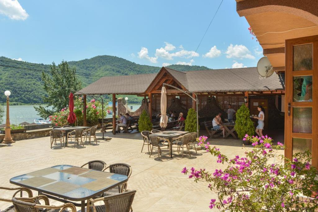 Pensiunea Deian-Clisura Dunarii Moldova Noua Exteriér fotografie